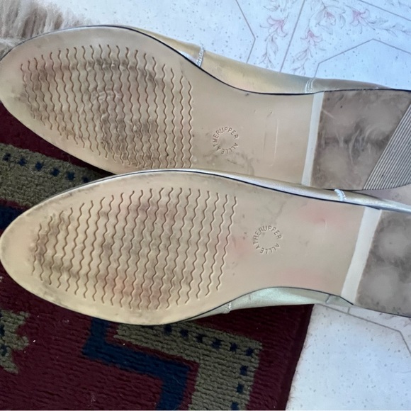 COPY - Elana Gold 9581 Metallic Gold Studded Leather Flats - size 7.5 - Picture 8 of 9
